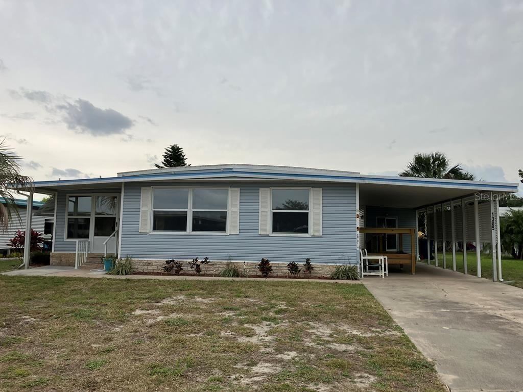 1305 Mohawk Cir., Tavares, FL 32778