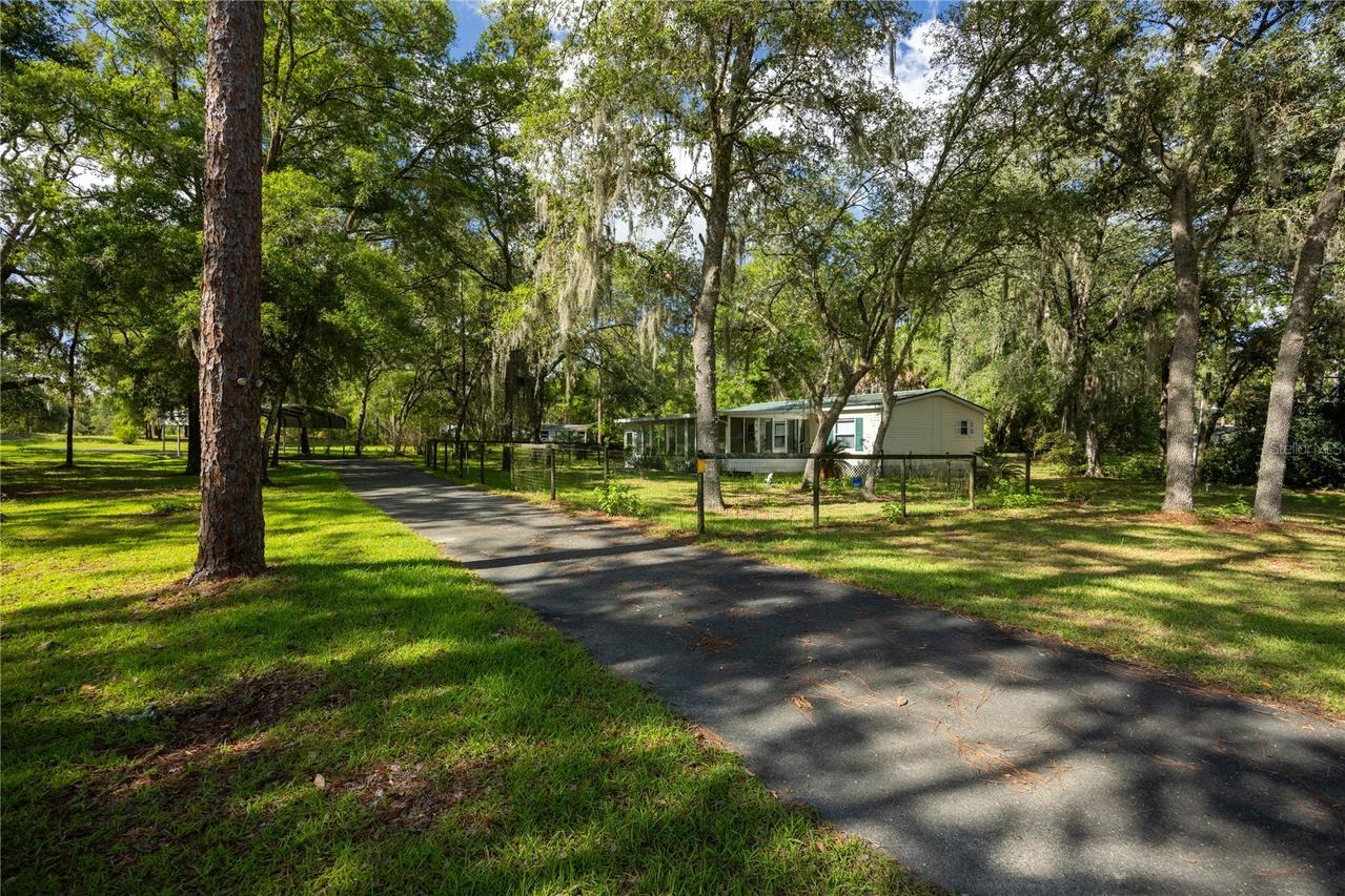 14890 SE 20th St., Morriston, FL 32668