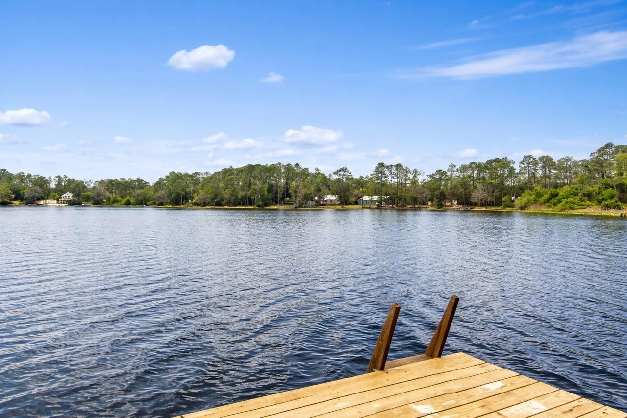 299 Riley Lake Dr., Hawthorne, FL 32640