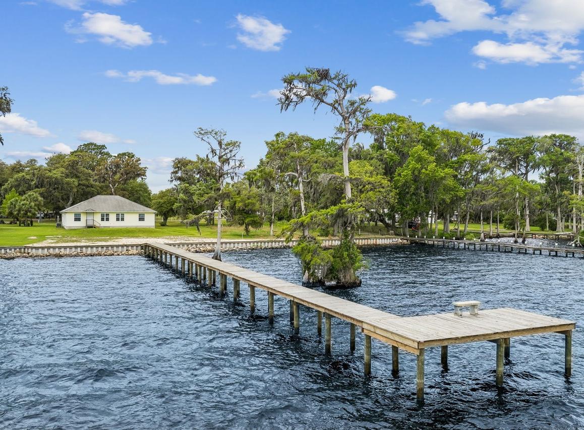 102 Sandra Ln., Crescent City, FL 32112