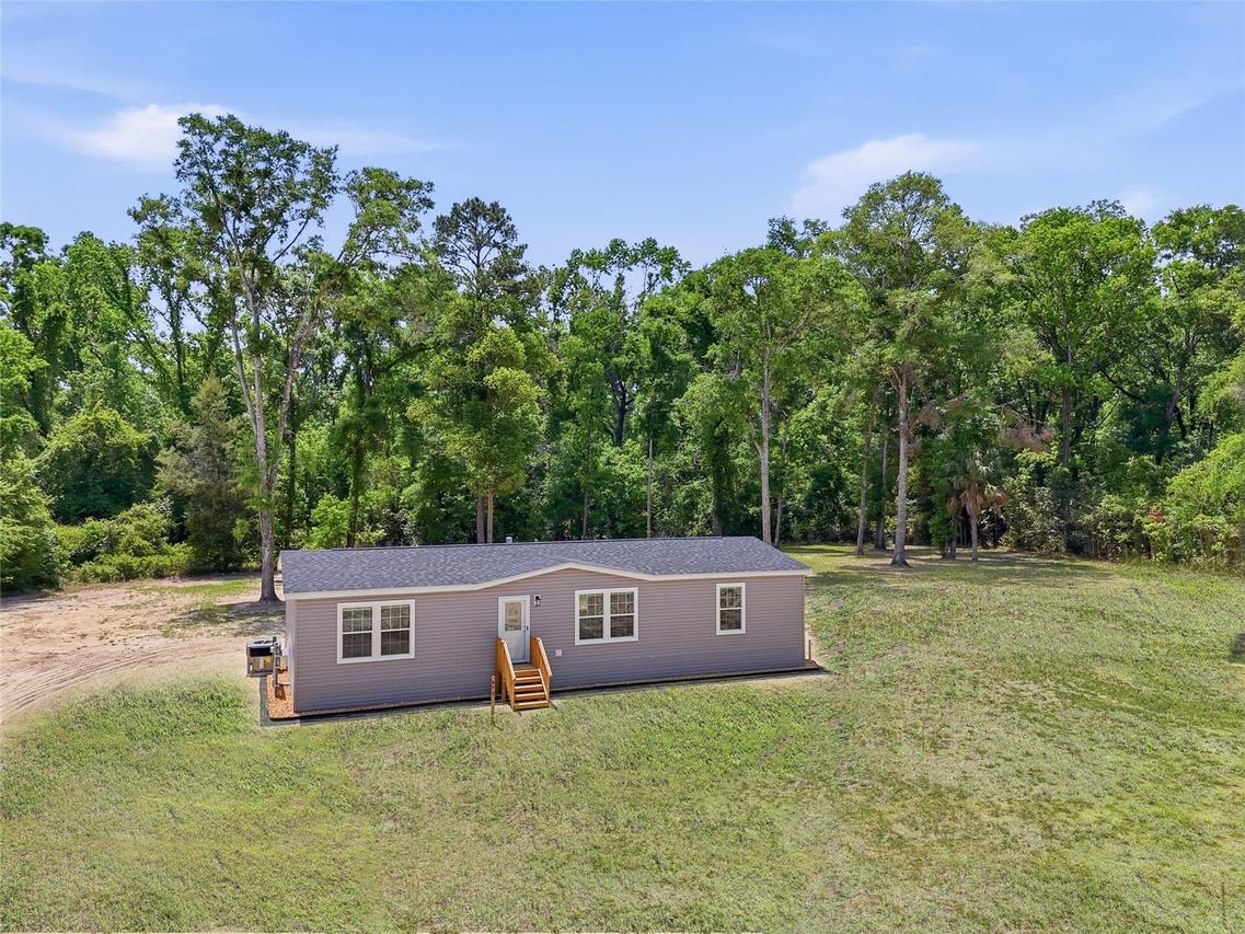 672 SW Newark Dr., Fort White, FL 32038