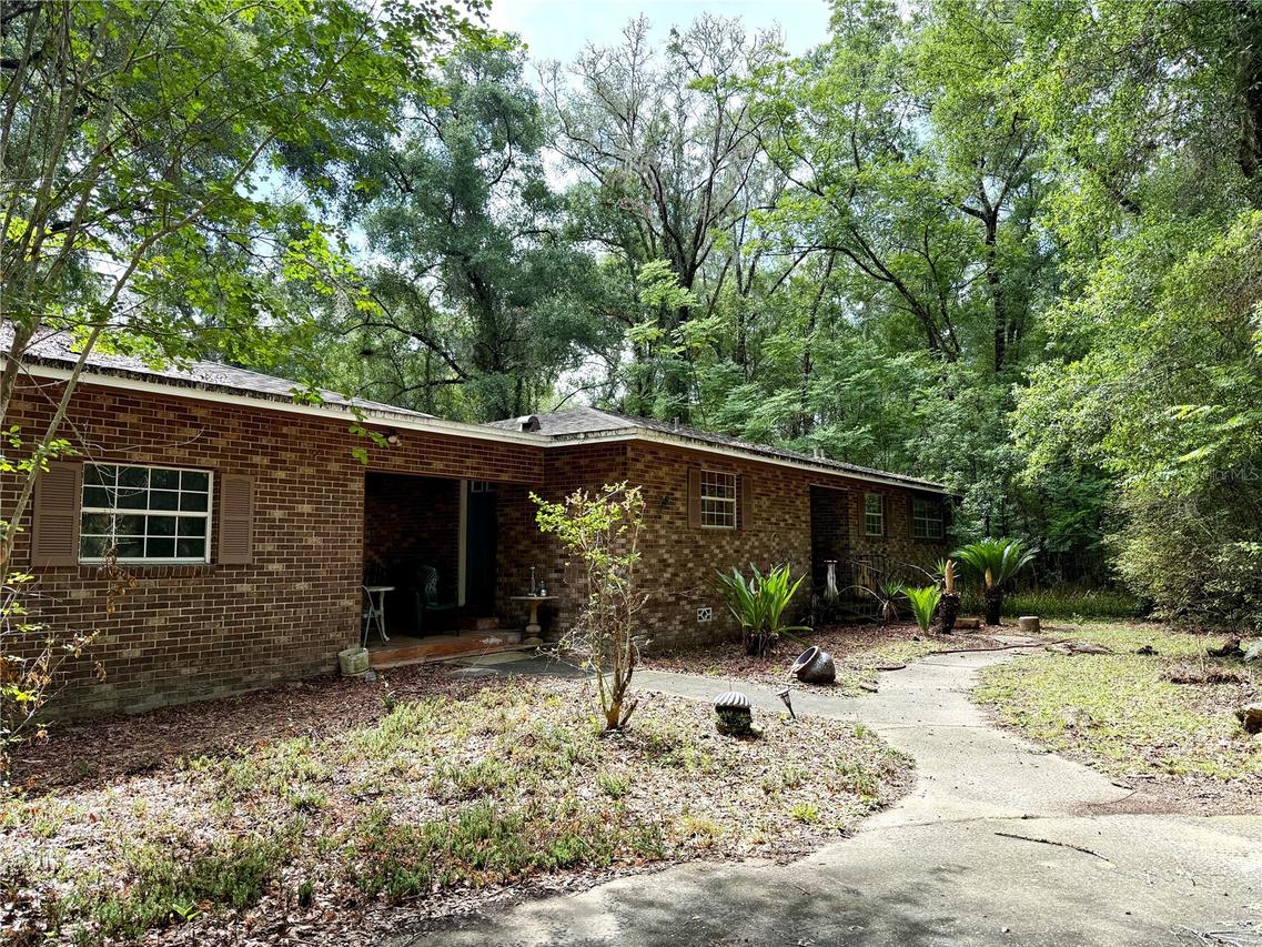 221 SW 138th Ter., Newberry, FL 32669