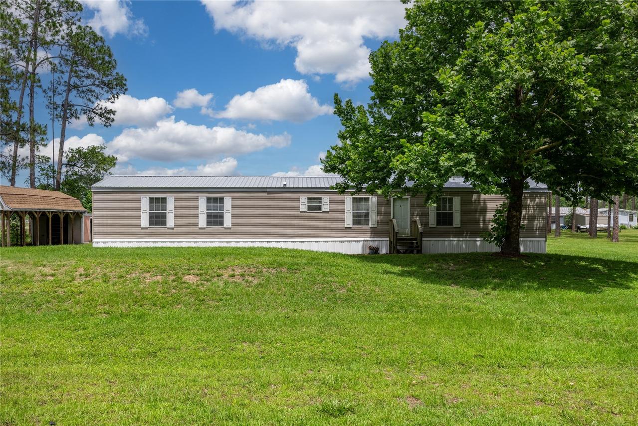 116 Tyler Ave., Interlachen, FL 32148