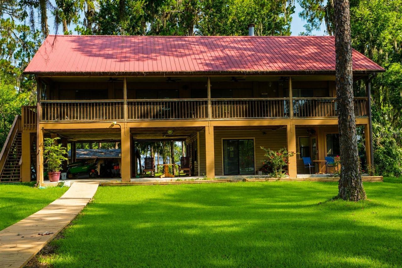 303 Riley Lake Dr., Hawthorne, FL 32640