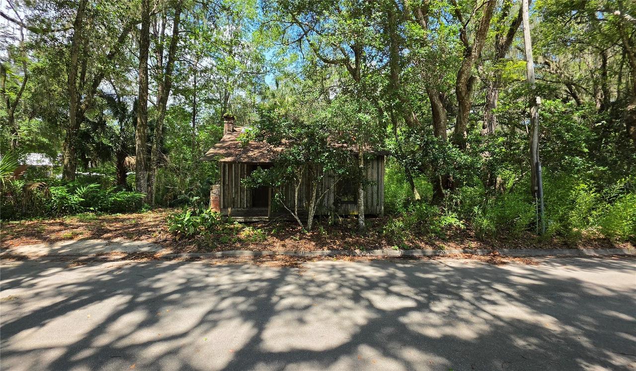 304 NW 5th St., Micanopy, FL 32667