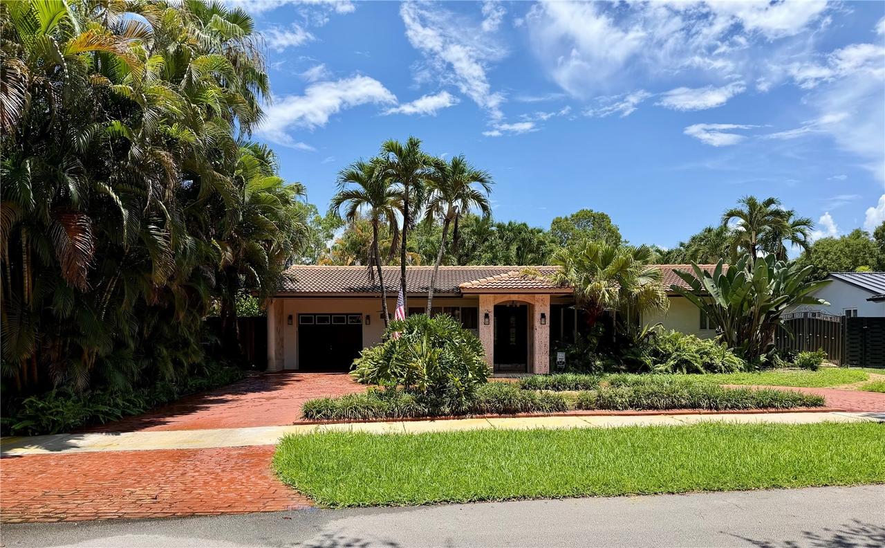14821 Palmetto Palm Ave., Miami Lakes, FL 33014