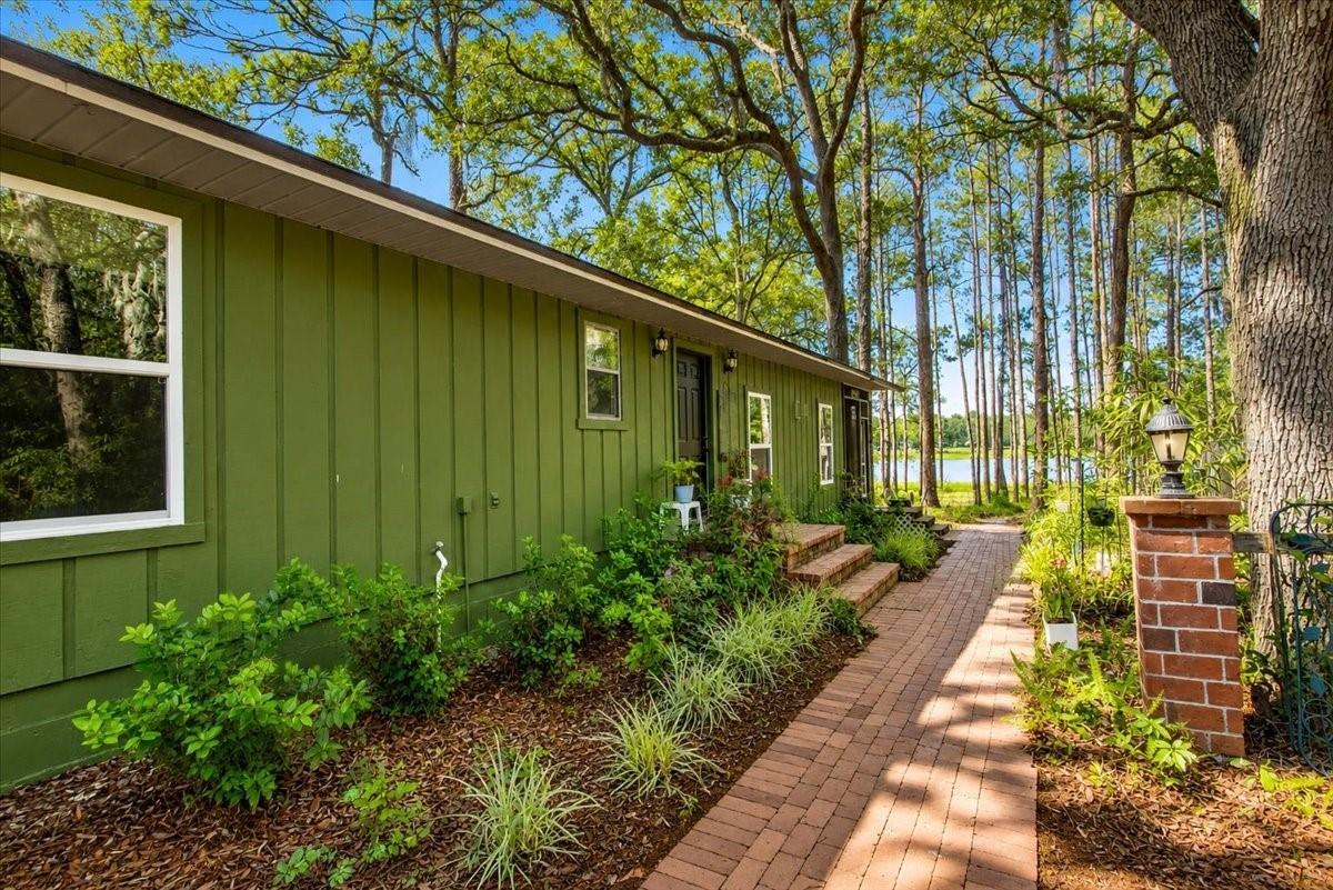 235 Ashley Lake Dr., Melrose, FL 32666