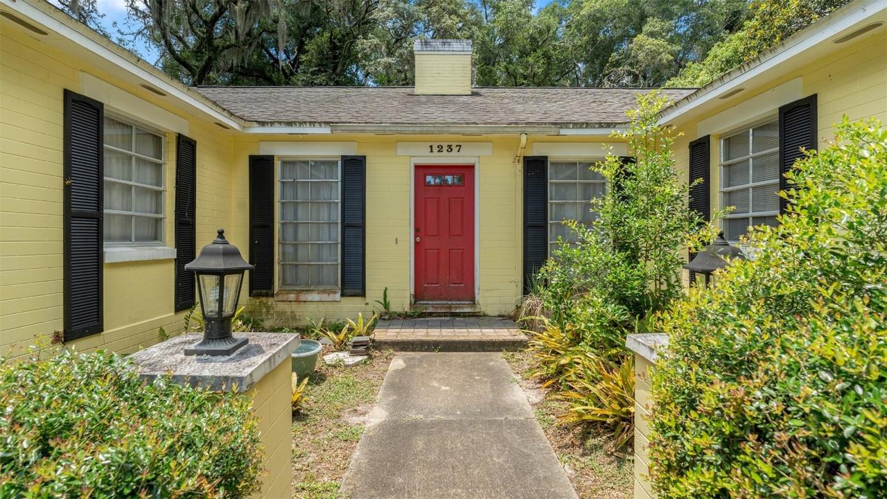 1237 Cardinal Ln., Deland, FL 32720
