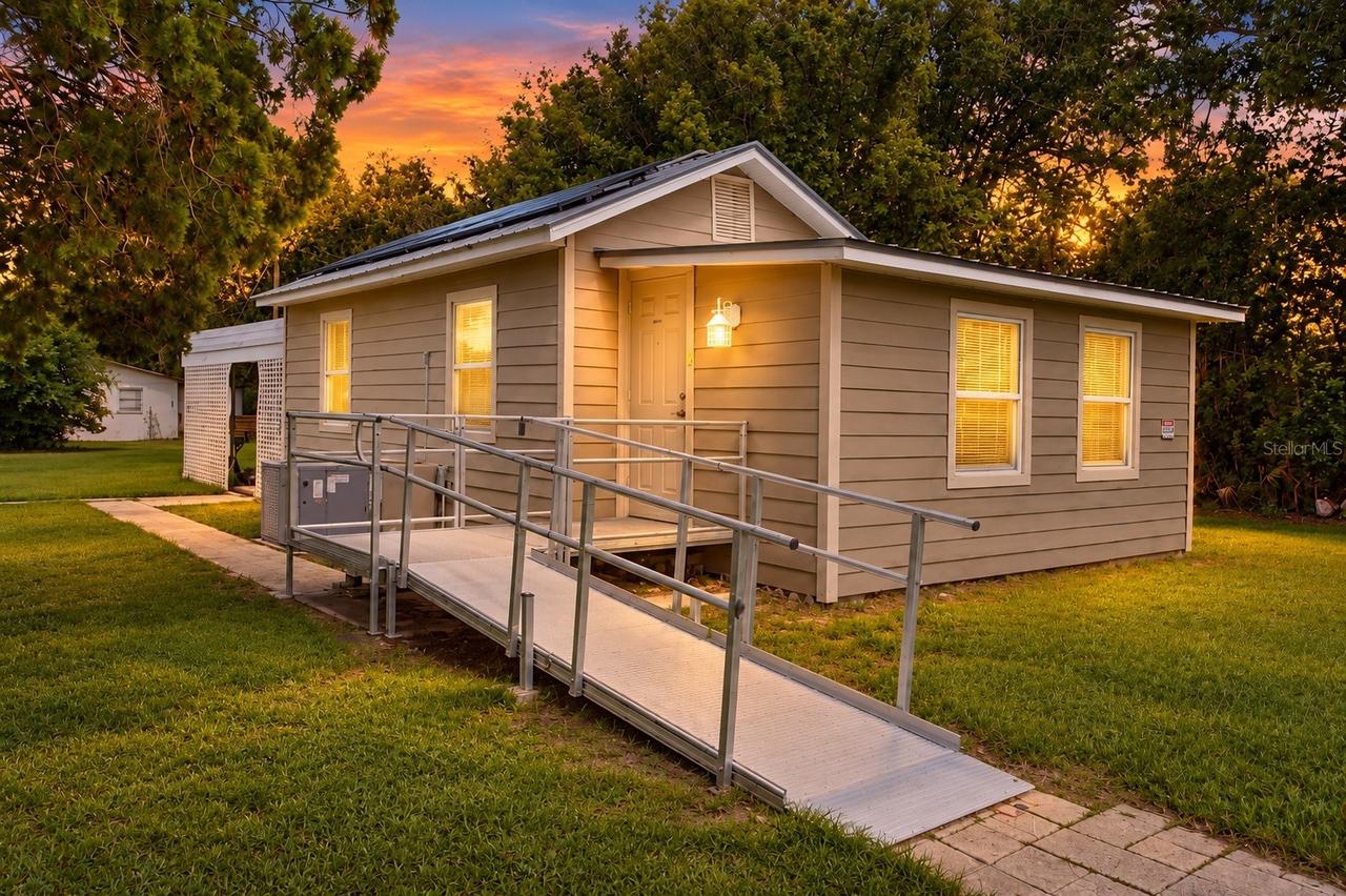 5811 11th St., Zephyrhills, FL 33542