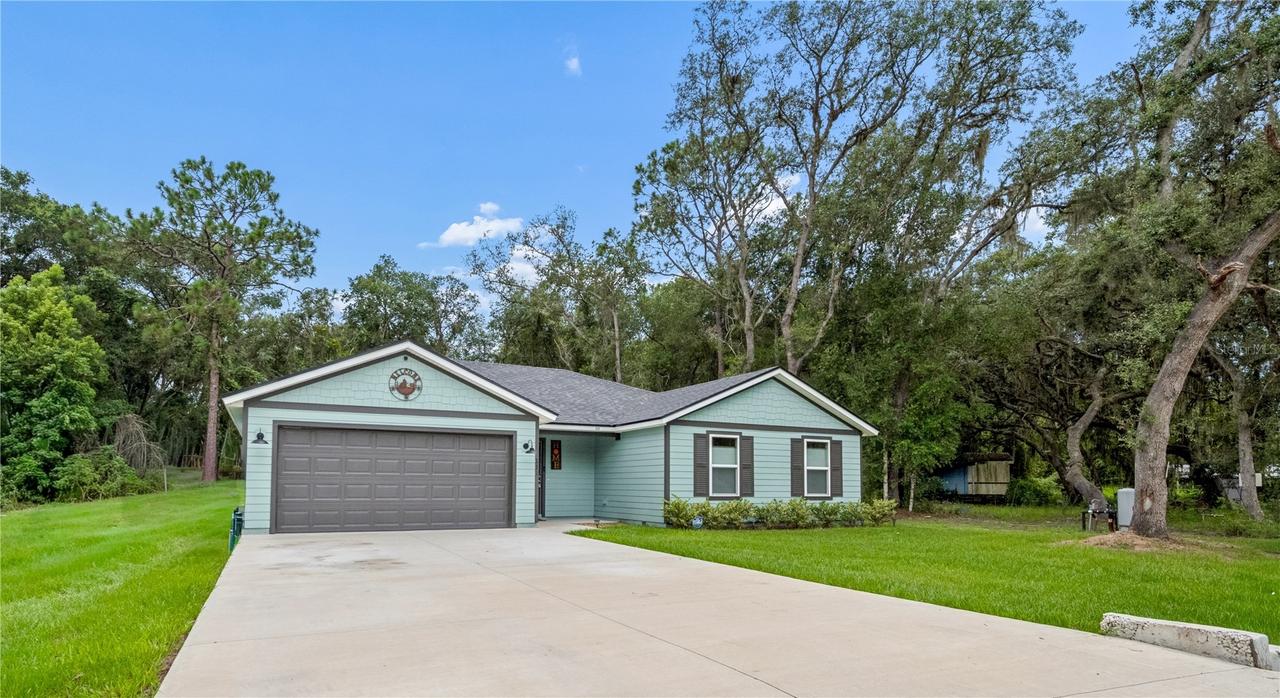 111 Breezeway Ave., Satsuma, FL 32189