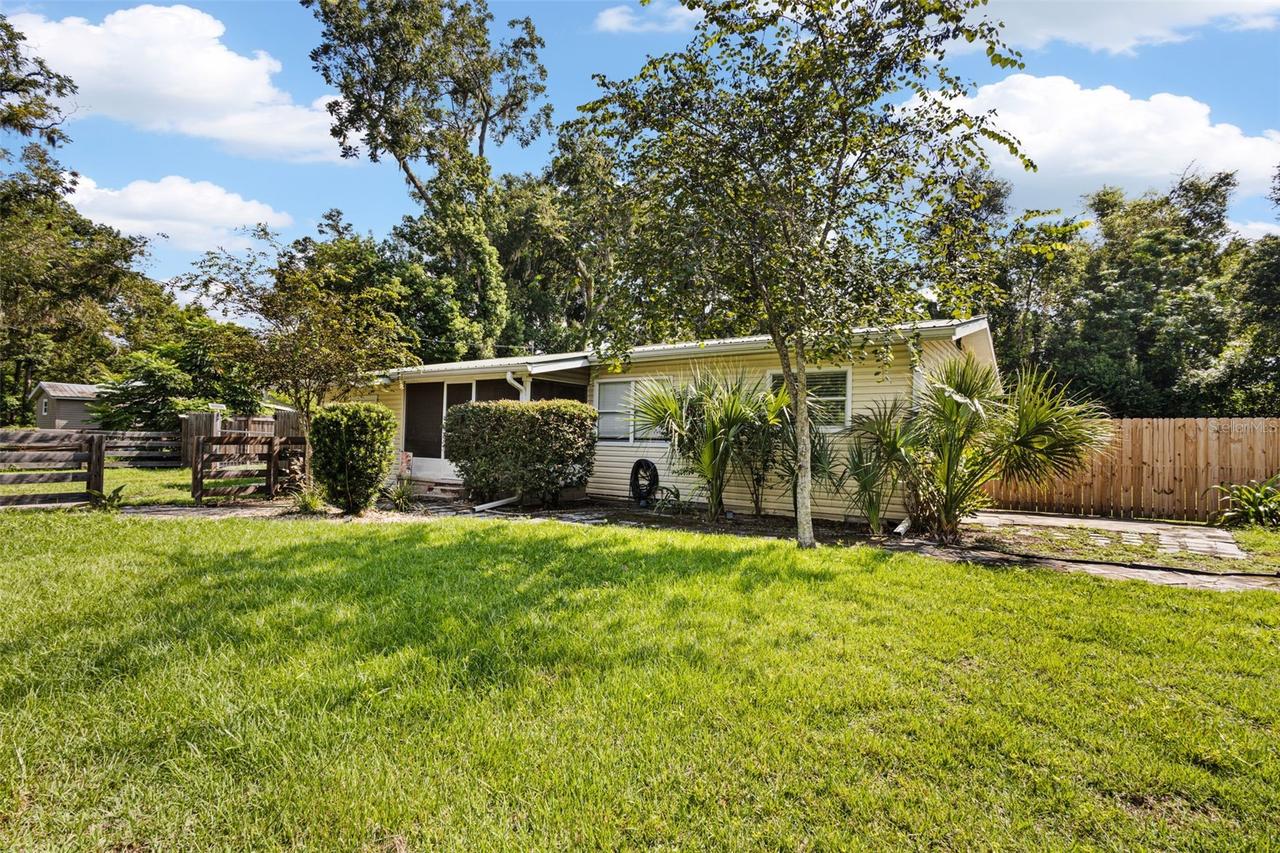 418 NE 3rd St., Trenton, FL 32693