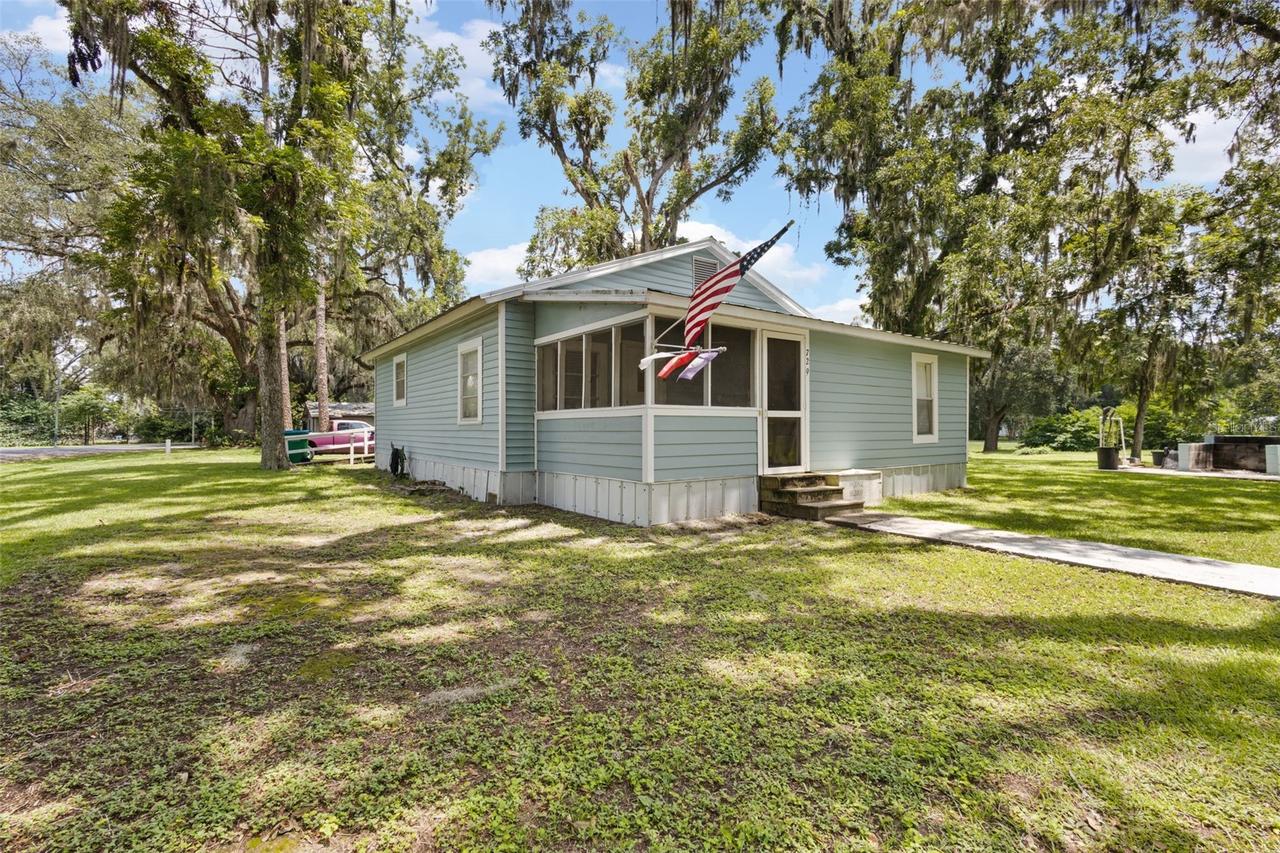 729 NW 3rd Ave., Trenton, FL 32693
