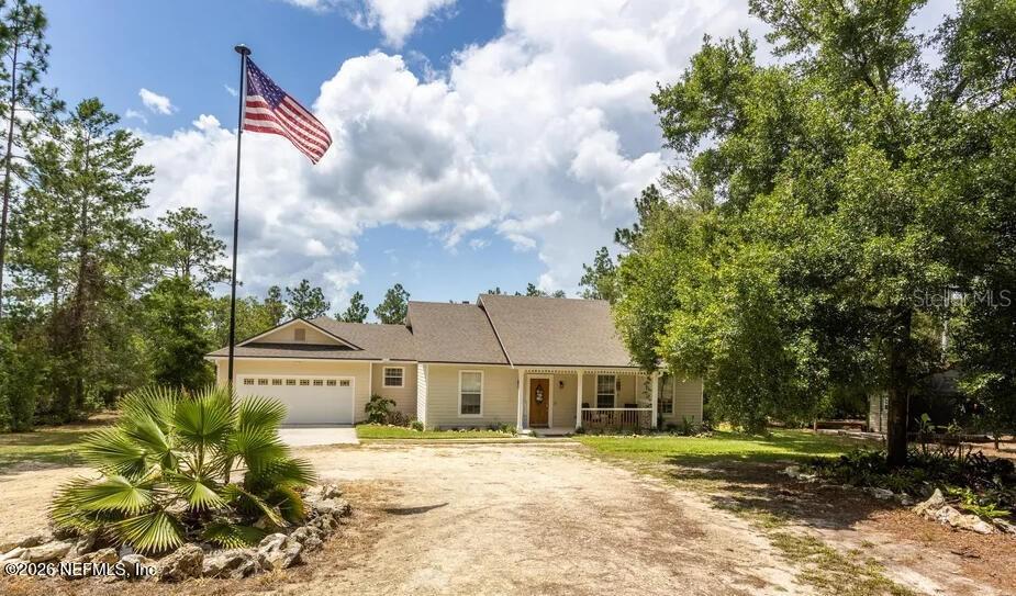 168 Hour Glass Cir., Hawthorne, FL 32640