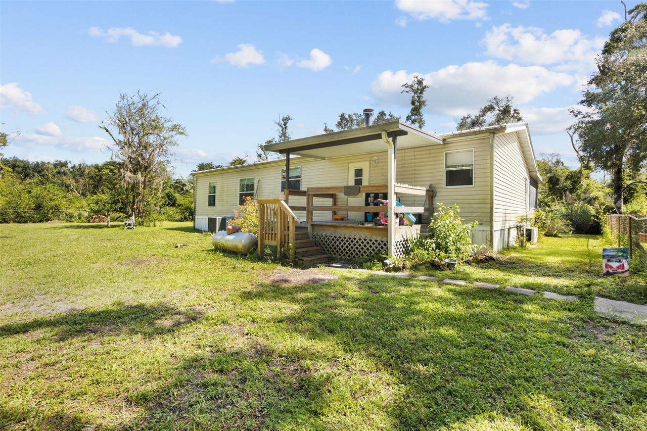 305 NE 290th Ave., Old Town, FL 32680