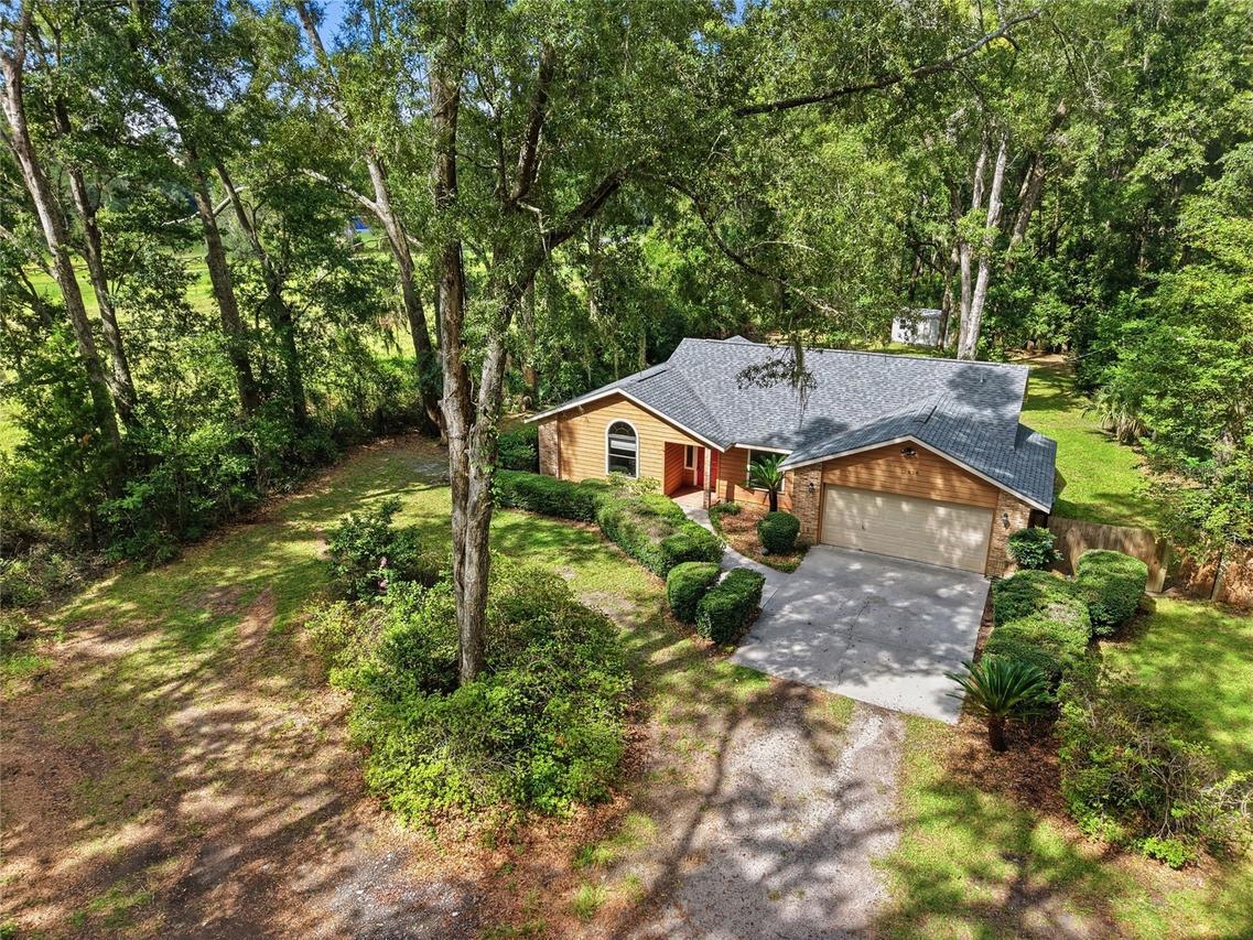17026 Southside Ct., High Springs, FL 32643