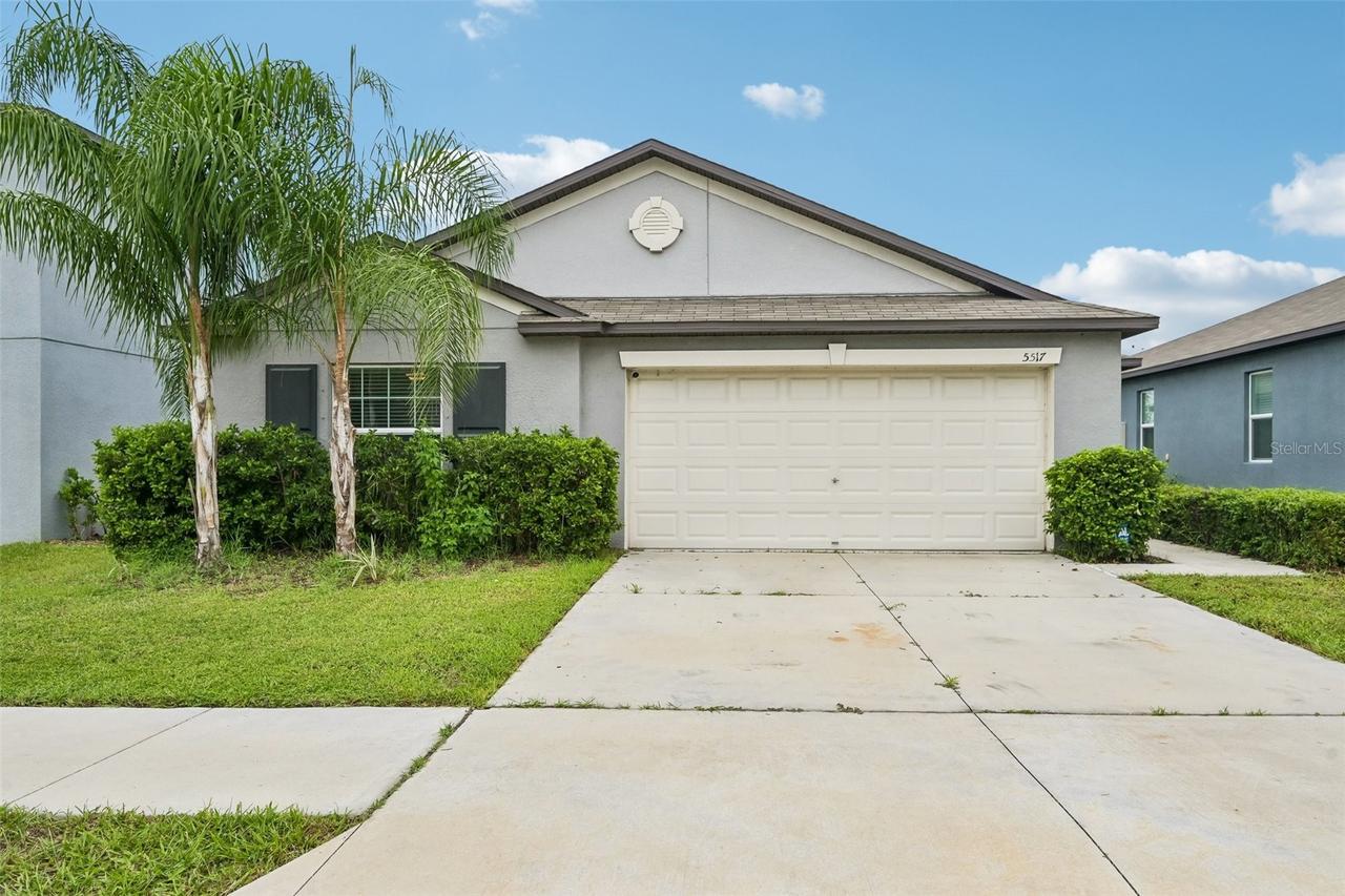 5517 Blue Azure Dr., Wimauma, FL 33598