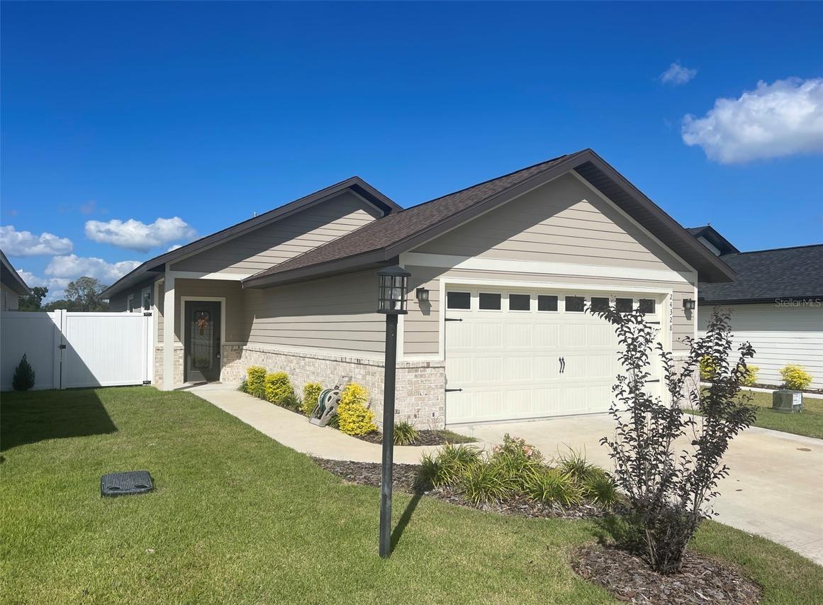 24328 SW 17th Ln., Newberry, FL 32669