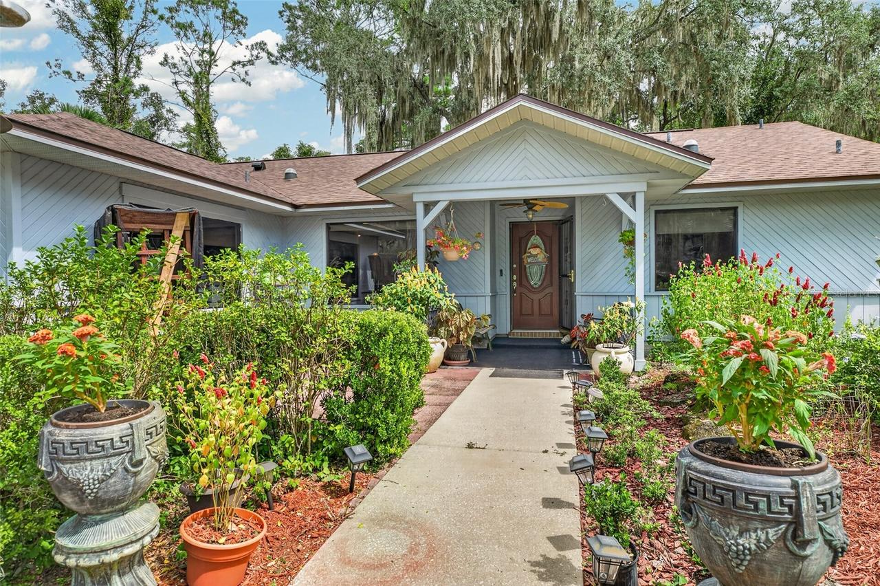 657 SE 2nd Ave., Melrose, FL 32666