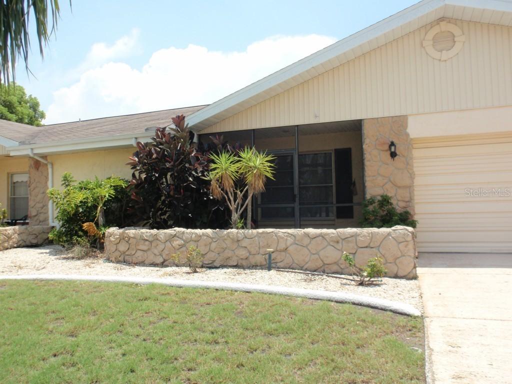 1008 Yellowbird Pl., Sun City Center, FL 33573