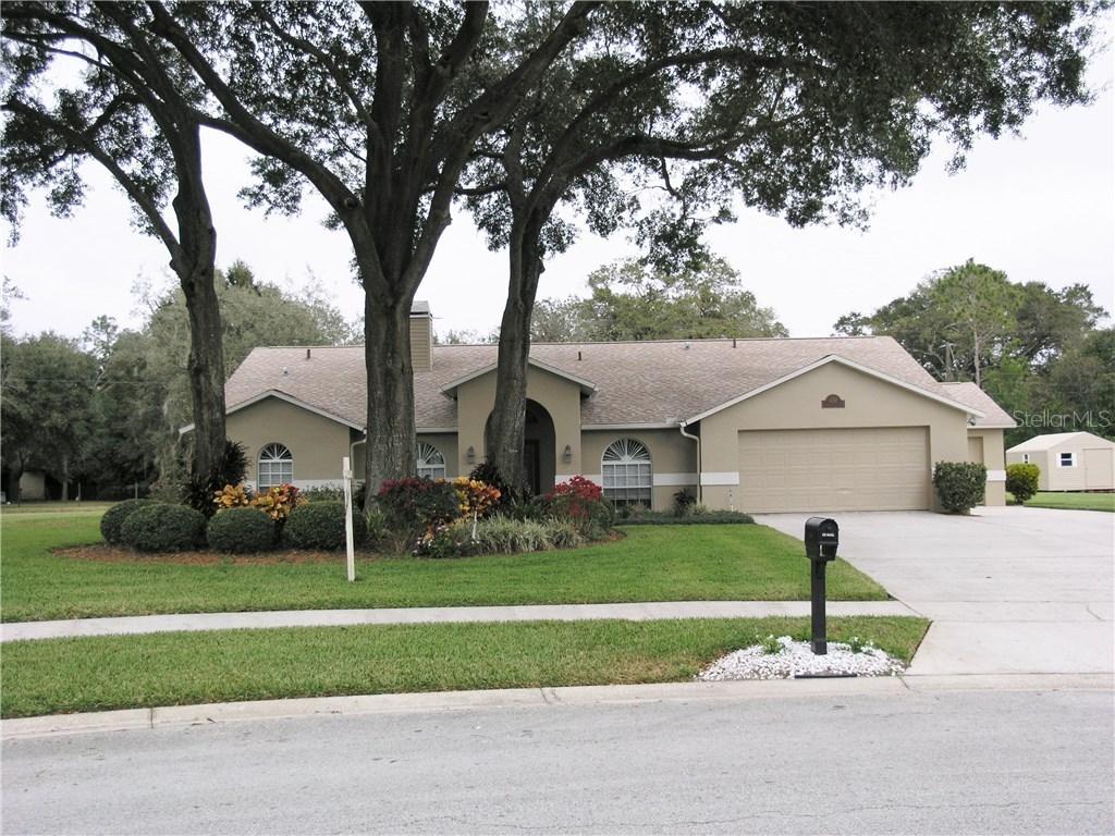 410 Loch Devon Dr., Lutz, FL 33548