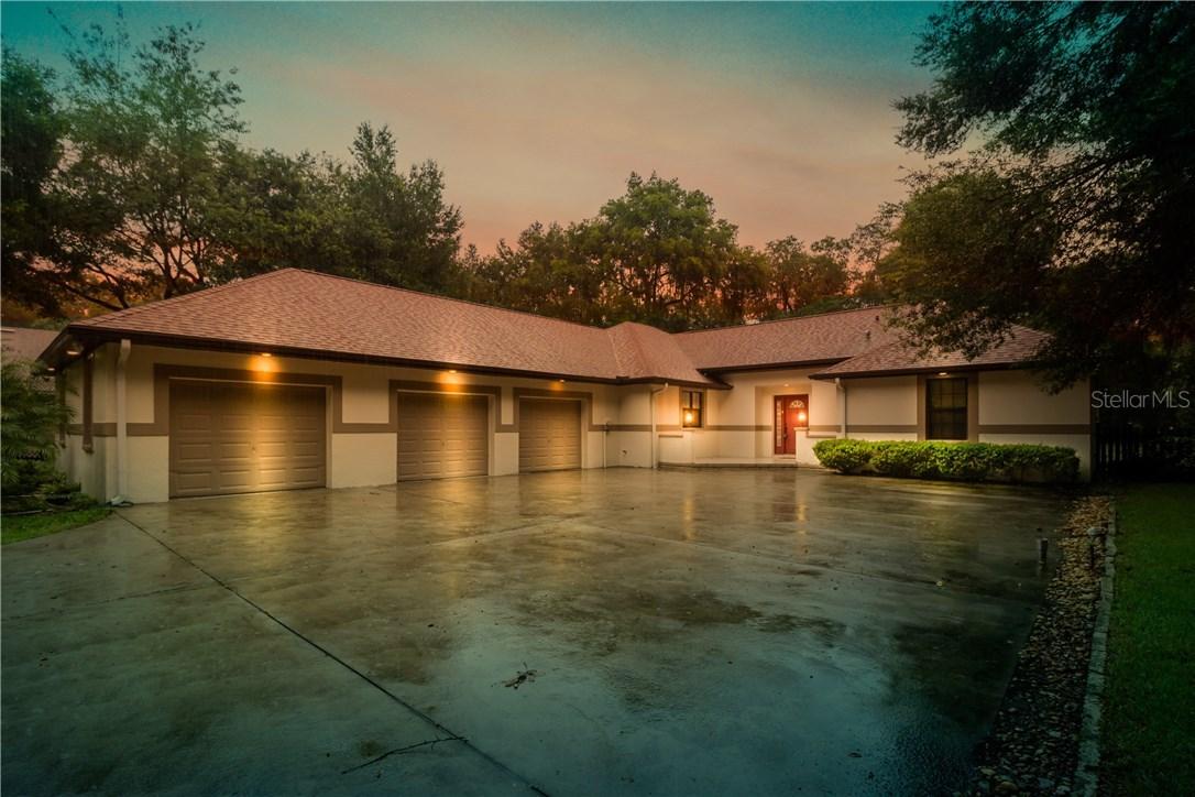 8420 Southwood Oaks St., Lithia, FL 33547