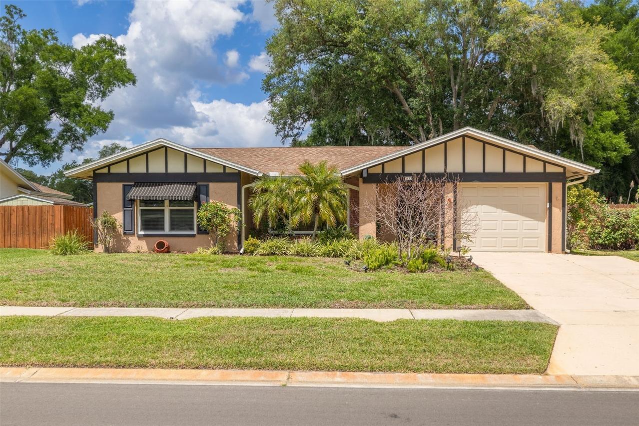 2113 Crowsnest Dr., Palm Harbor, FL 34685