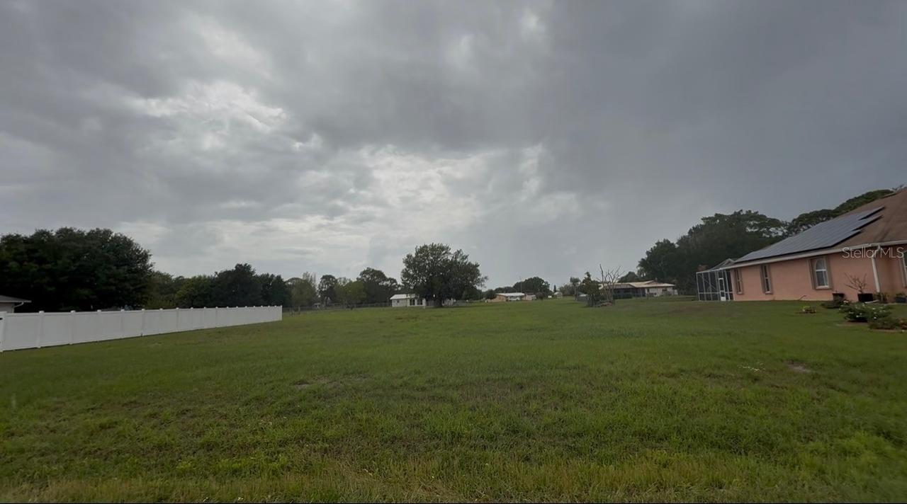 424 Cherry Tree Dr., Sebring, FL 33876