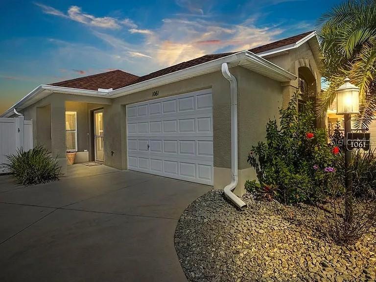 1061 Carver Ct., The Villages, FL 32163