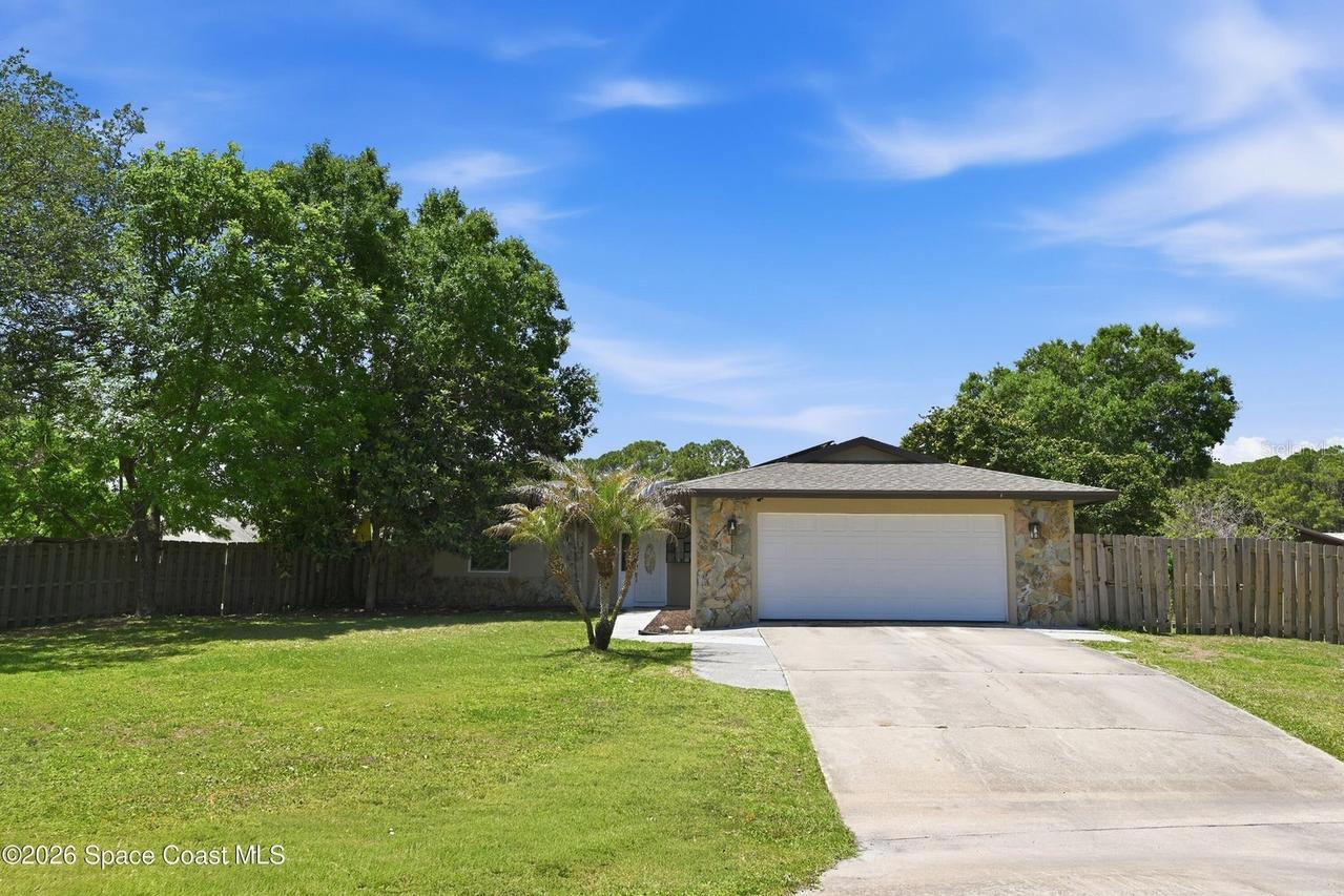 590 Auf Ct., Palm Bay, FL 32907