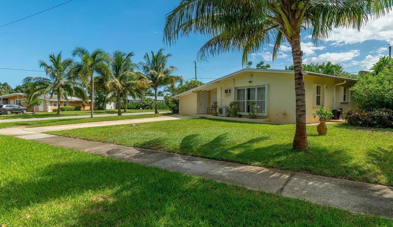 1002 W Broome St., Lantana, FL 33462