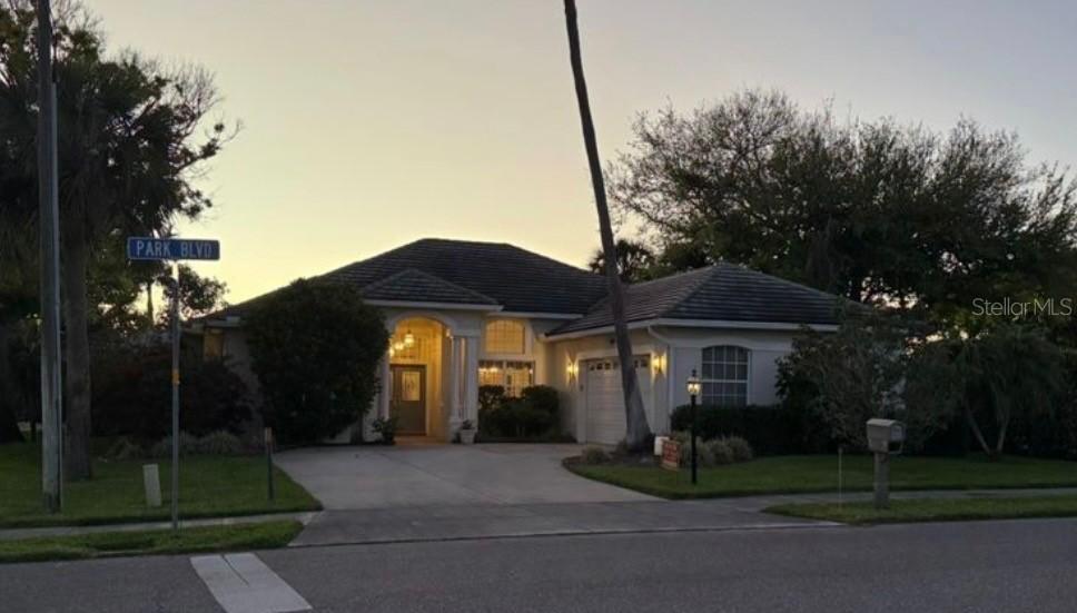 590 Flamingo Dr., Venice, FL 34285