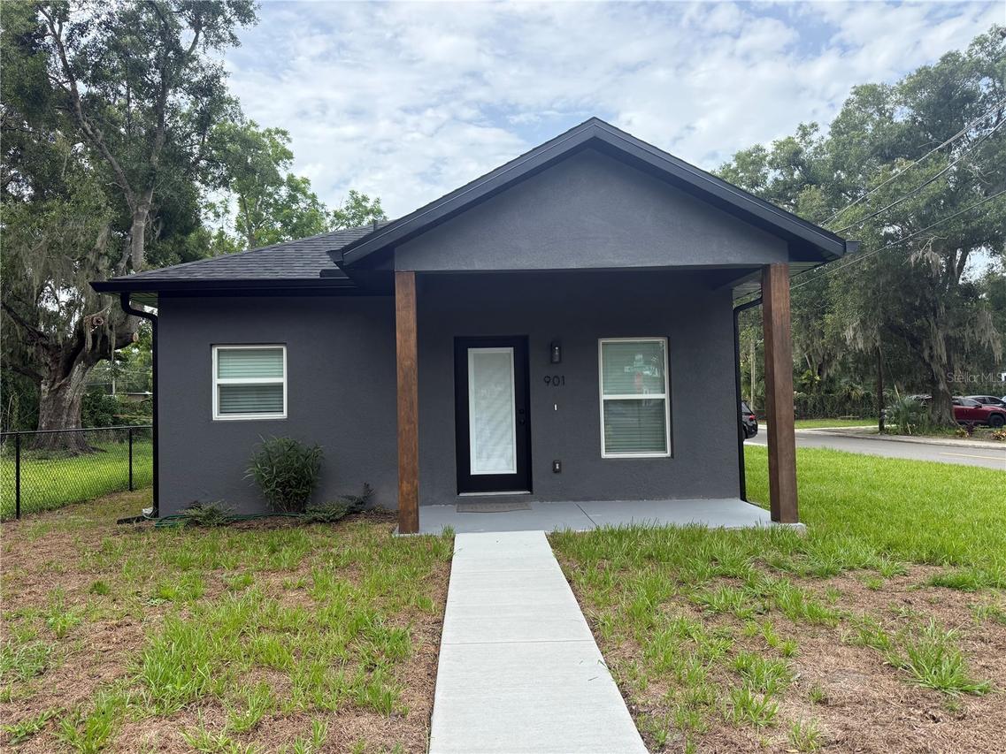 901 E Warren St., Plant City, FL 33563