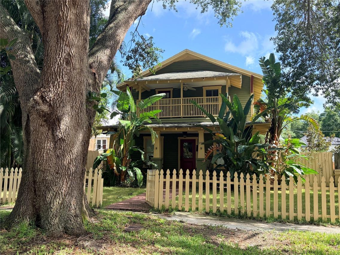 229 10th Ave., St Petersburg, FL 33701