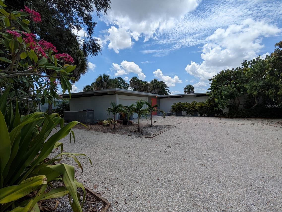 474 Magellan Dr., Sarasota, FL 34243