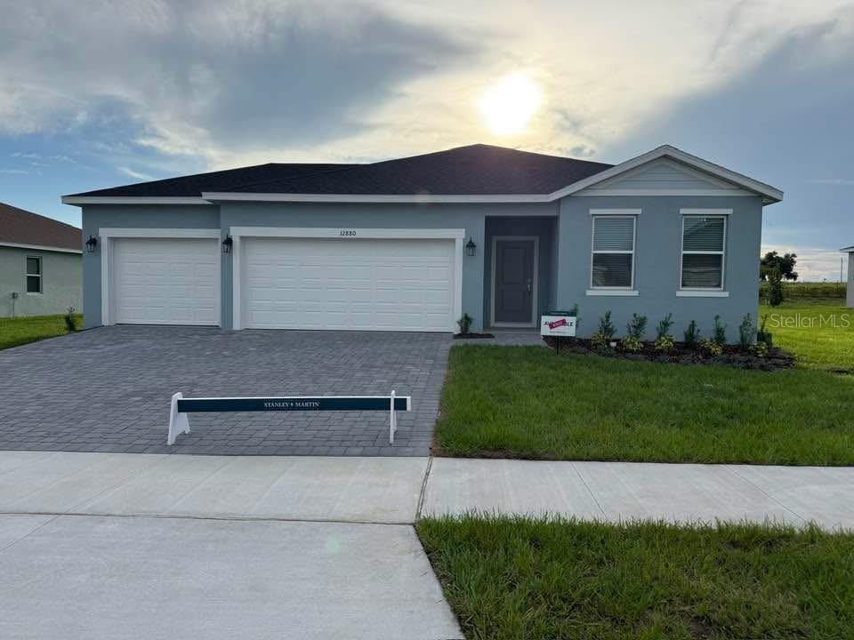 12880 Trovita Dr., Grand Island, FL 32735
