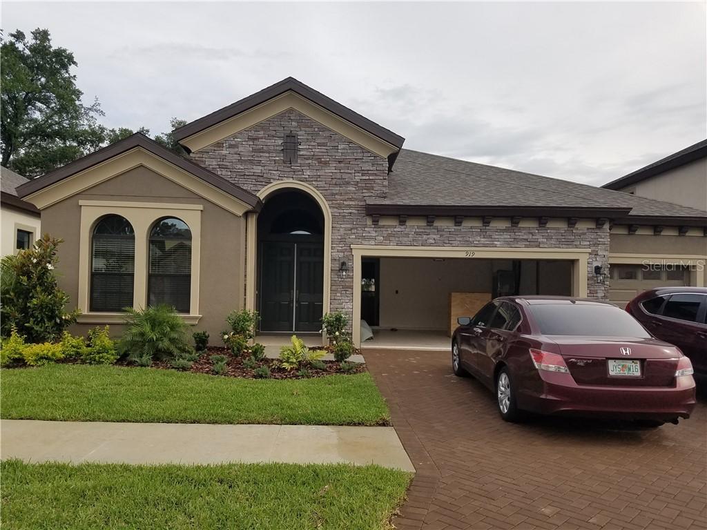 919 Grand Cresta Ave., Brandon, FL 33511