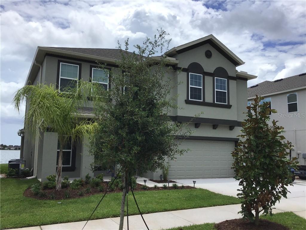 399 Blue Cypress Dr., Groveland, FL 34736