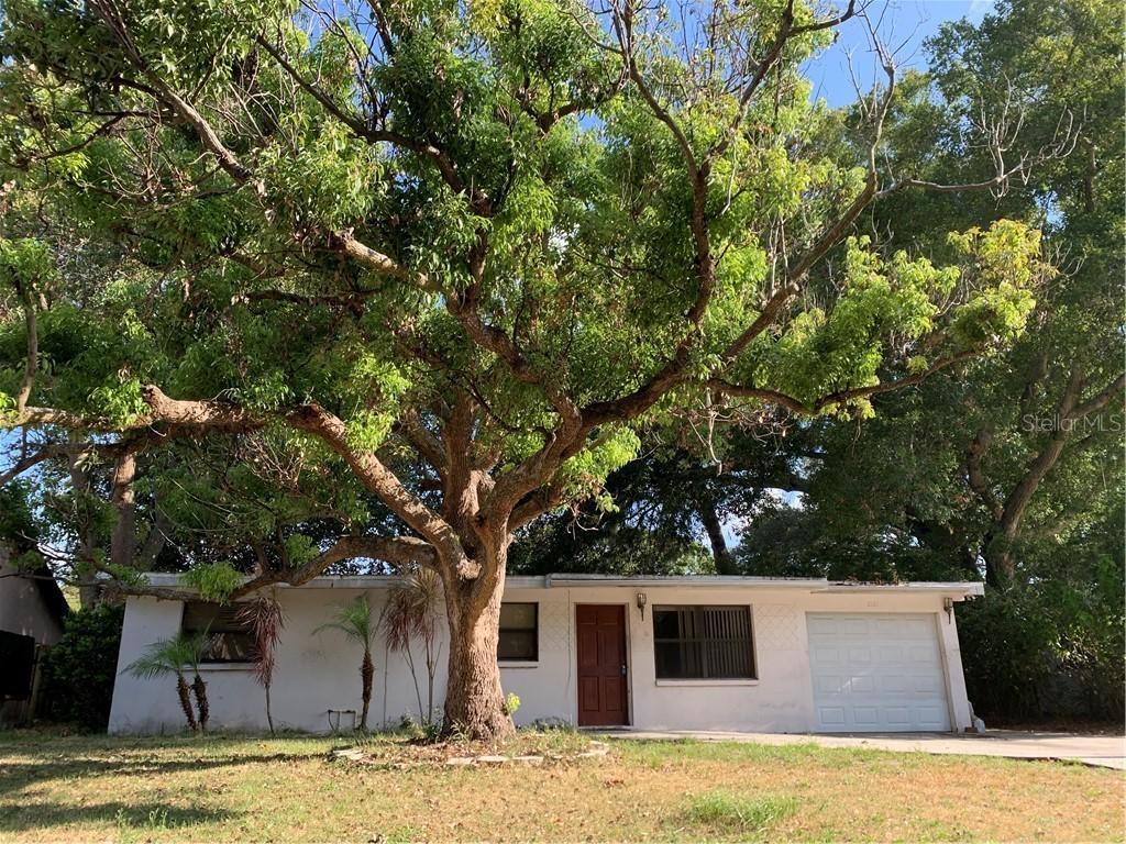 2121 Barcelona Dr., Clearwater, FL 33764