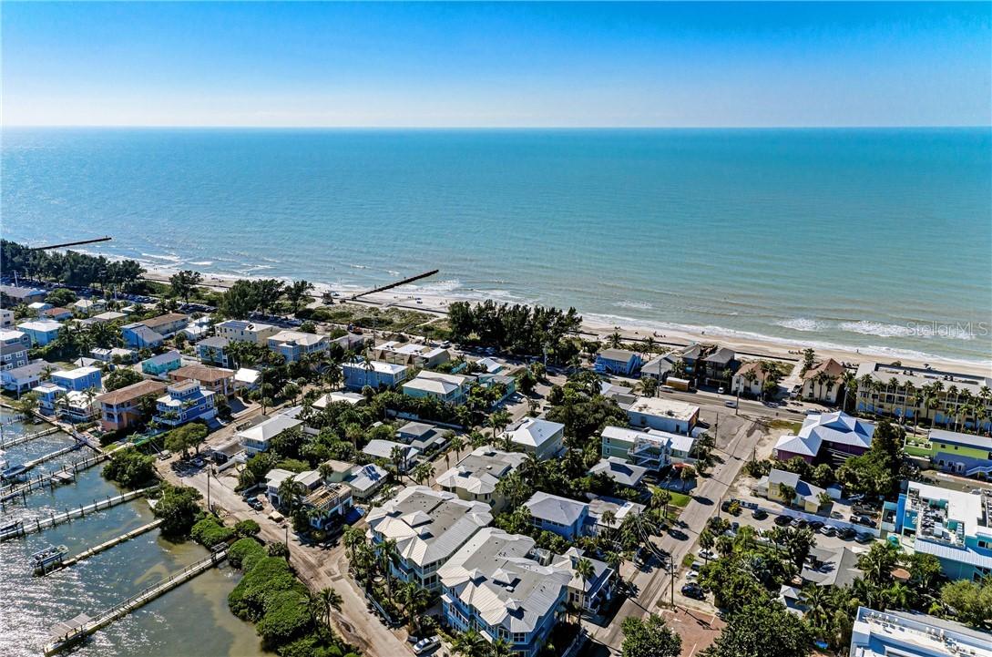 114 4th St. #3, Bradenton Beach, FL 34217