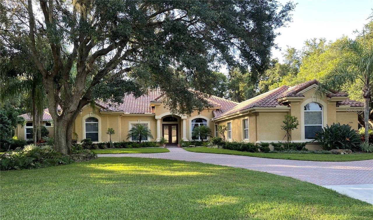 7590 Albert Tillinghast Dr., Sarasota, FL 34240