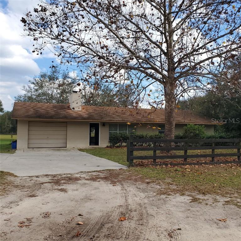 28848 Atlantis Rd., Tavares, FL 32778