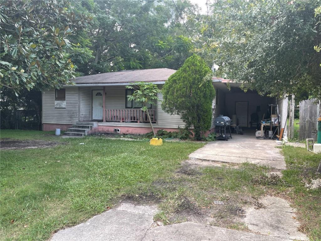 209 W Mills Ave., Eustis, FL 32726