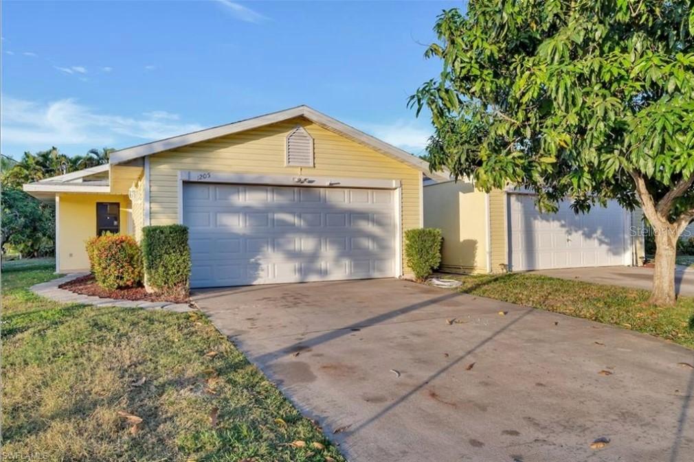 1205 & 1207 SE 6th Ter., Cape Coral, FL 33990