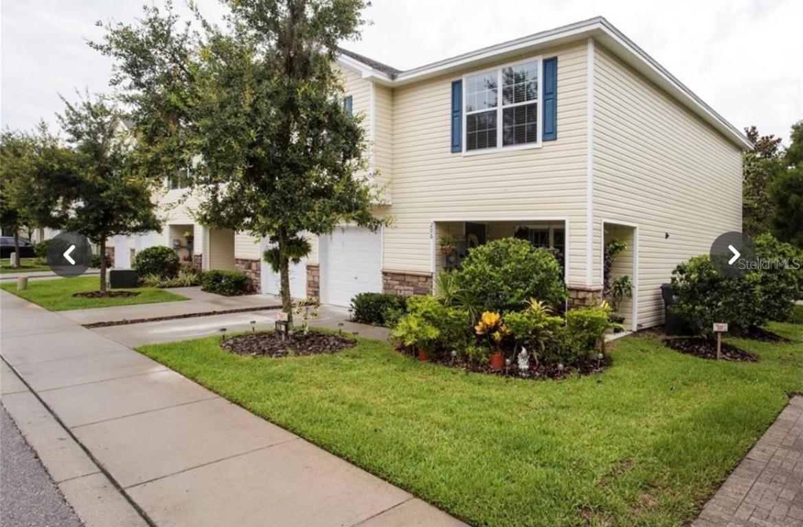 206 Woodknoll Pl., Valrico, FL 33594