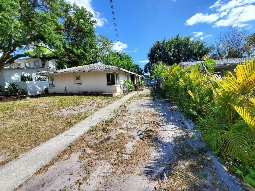 1100 23rd St., Sarasota, FL 34234