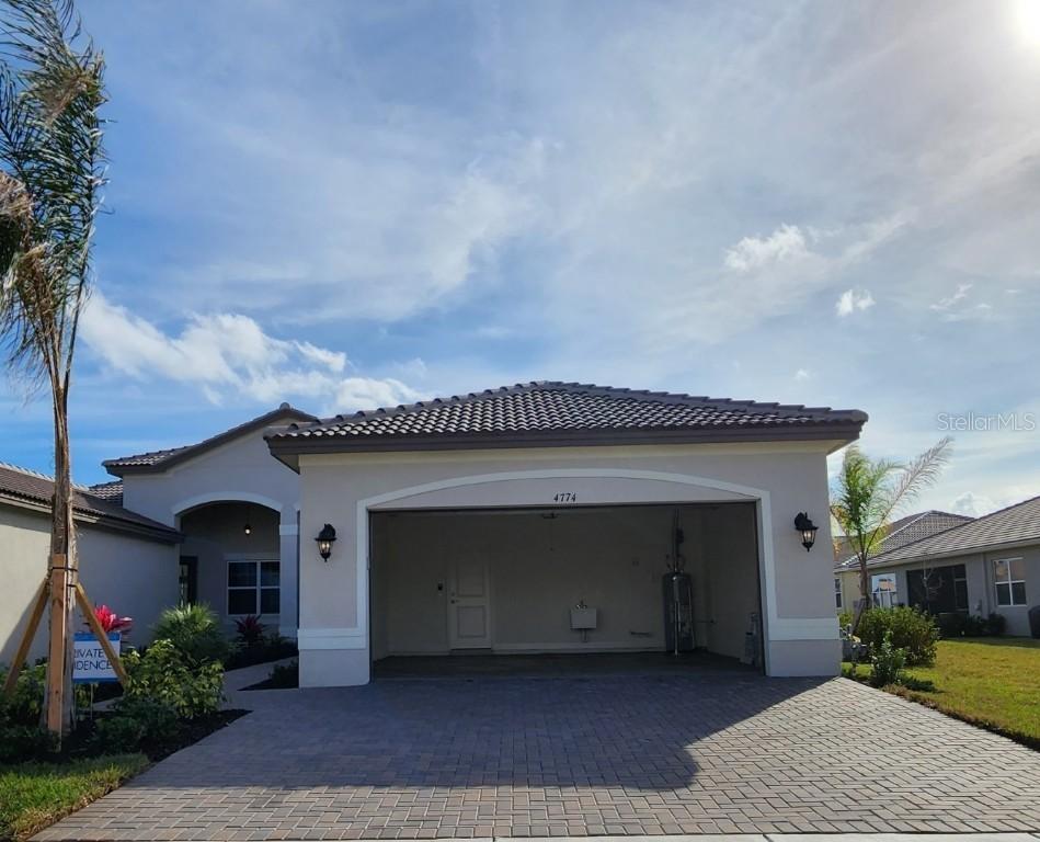 4774 Avila Lakes Dr., Wimauma, FL 33598