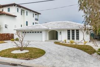 11165 9th St., Treasure Island, FL 33706