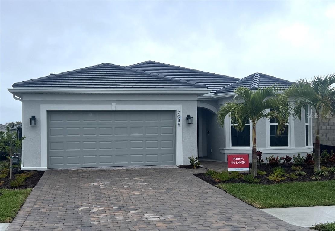 7045 Chapel Creek Ln., North Fort Myers, FL 33917