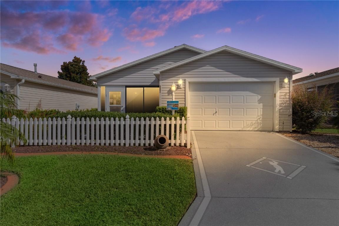 301 Katherine Pl., The Villages, FL 32162