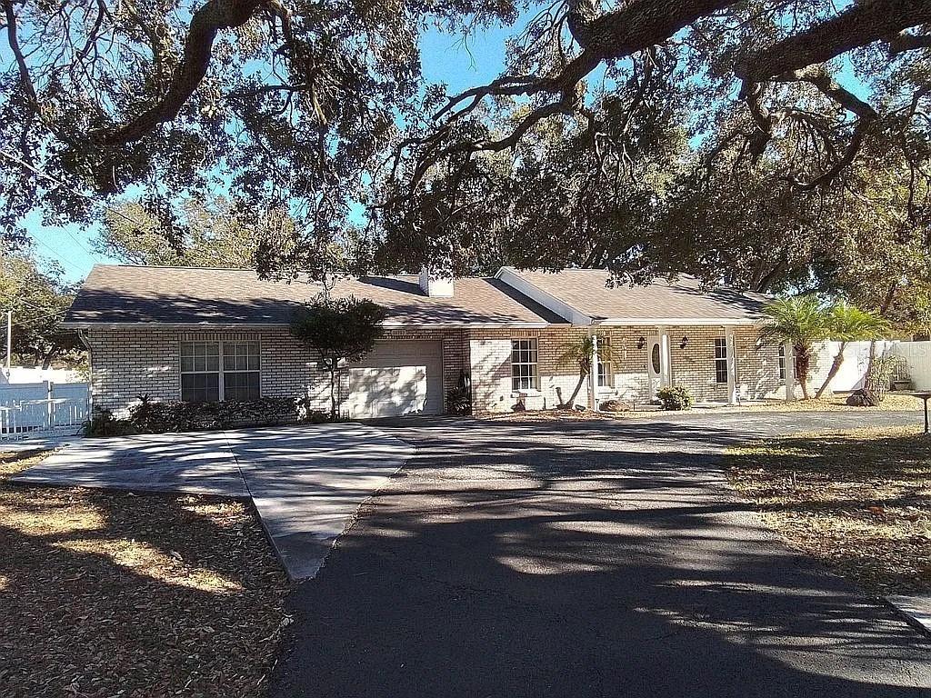 10707 N 52nd St., Temple Terrace, FL 33617